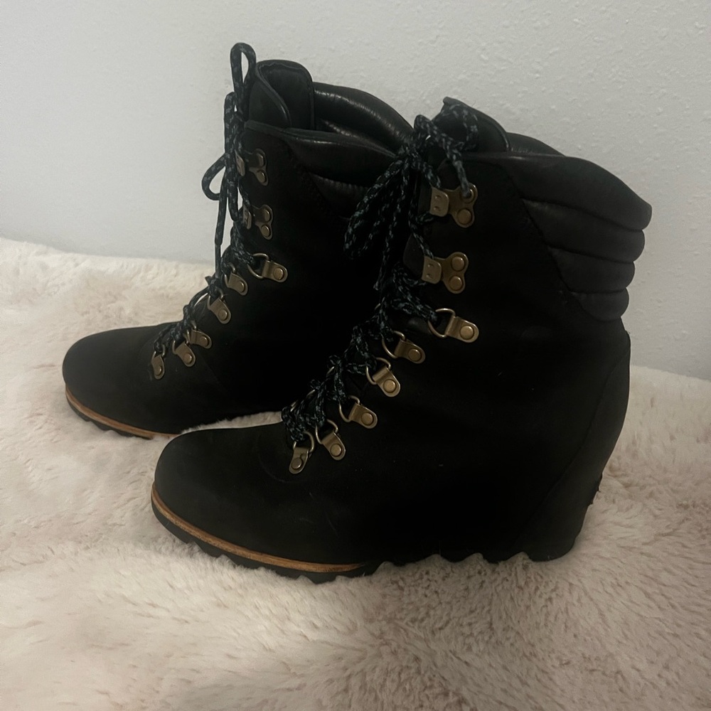 Sorel Black Lace-Up Wedge Boots